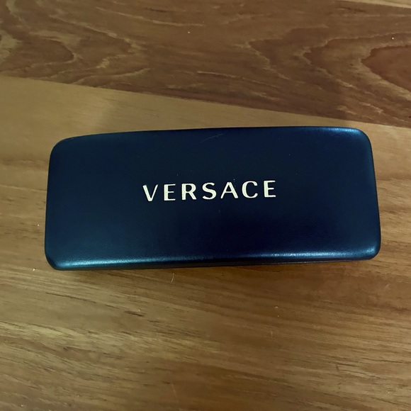 Versace glasses case - Picture 1 of 2